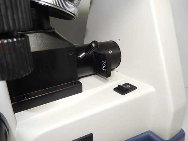 microscópio de metalografia com polarização